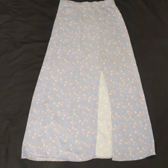 American Eagle Floral Pale Lavender Maxi Skirt With Slit Women's Size Medium - Picture 3 of 6